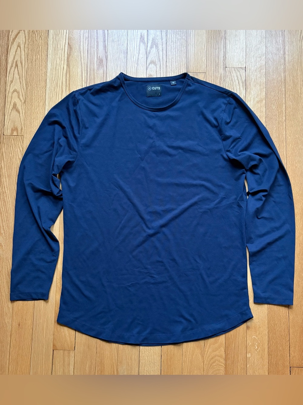 CUTS Men’s Long Sleeve Curve-Hem Shirt Large Navy Blue Solid